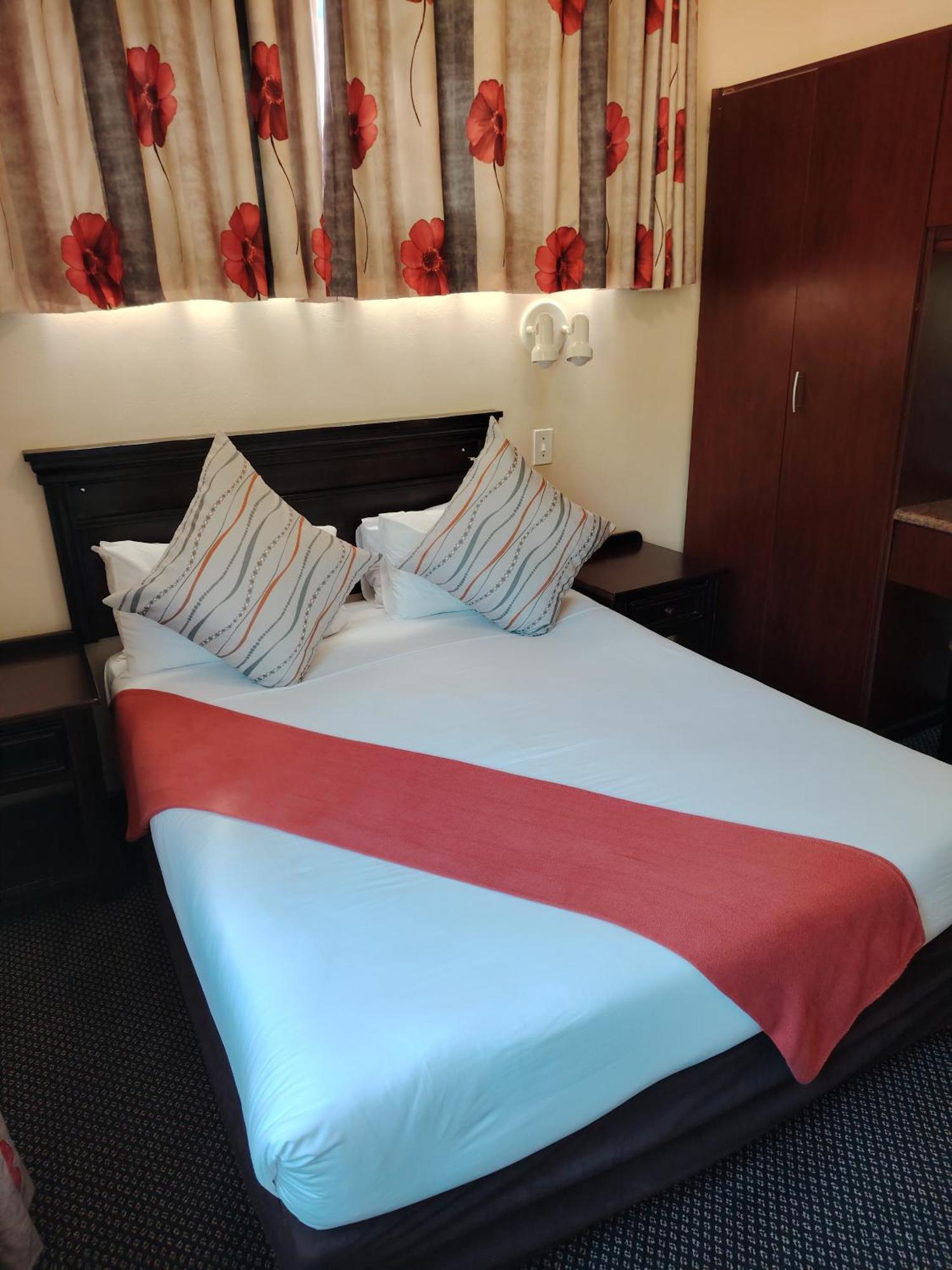 Natal Spa Self Catering and Timeshare Resort Paulpietersburg Bagian luar foto